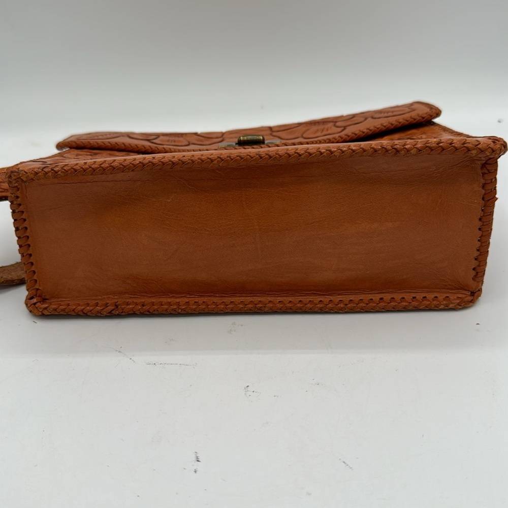 Hand tooled leather handbag. - Picture 6 of 9